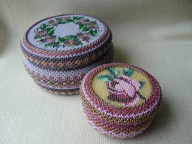 Шкатулка из бисера