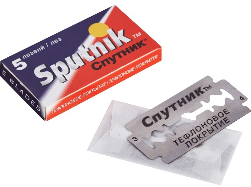 Следы от малярного скотча удаляют лезвием
