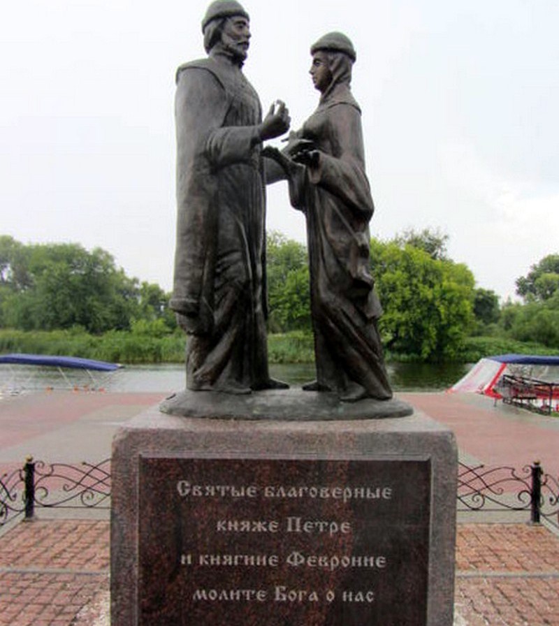 pamyatnik_petru_i_fevronii