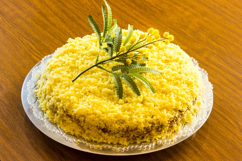 Удивительным подарком станет вкусный пирог или торт