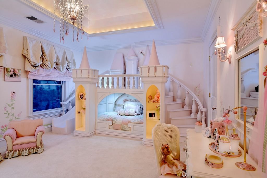 Замок в комнате для принцессы