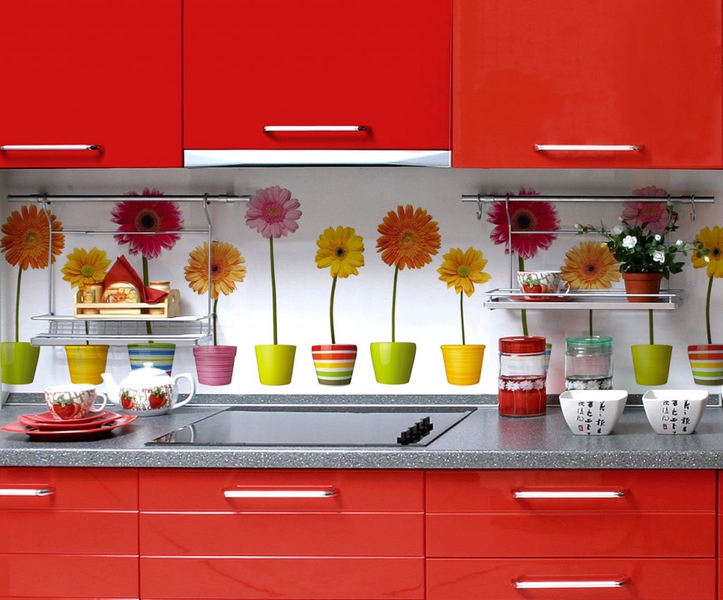 Дизайнерское оформление кухонного фартука фотопечатью - цветы в горшках