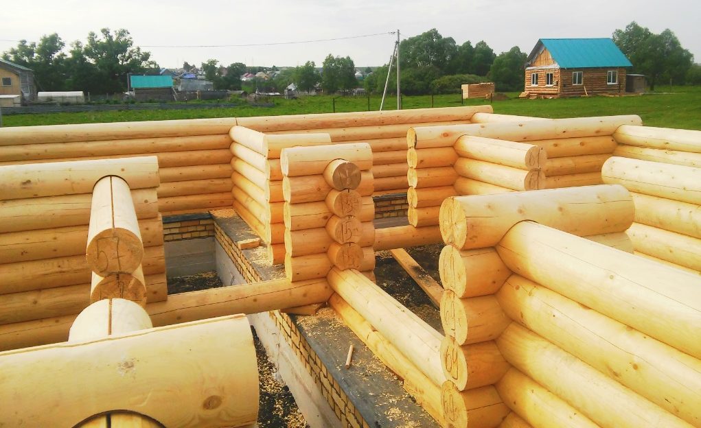 Оцилиндрованное бревно для строительства деревянного дома