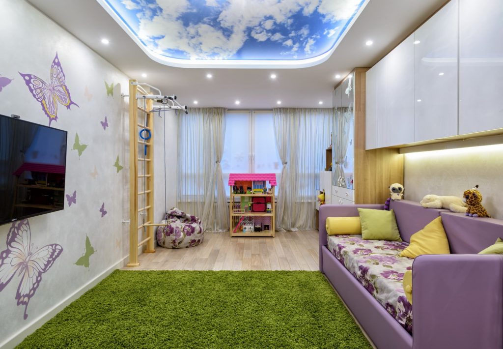 Дизайн натяжного потолка для детской комнаты