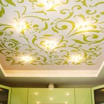 Фото 19: Потолок с зеленой росписью