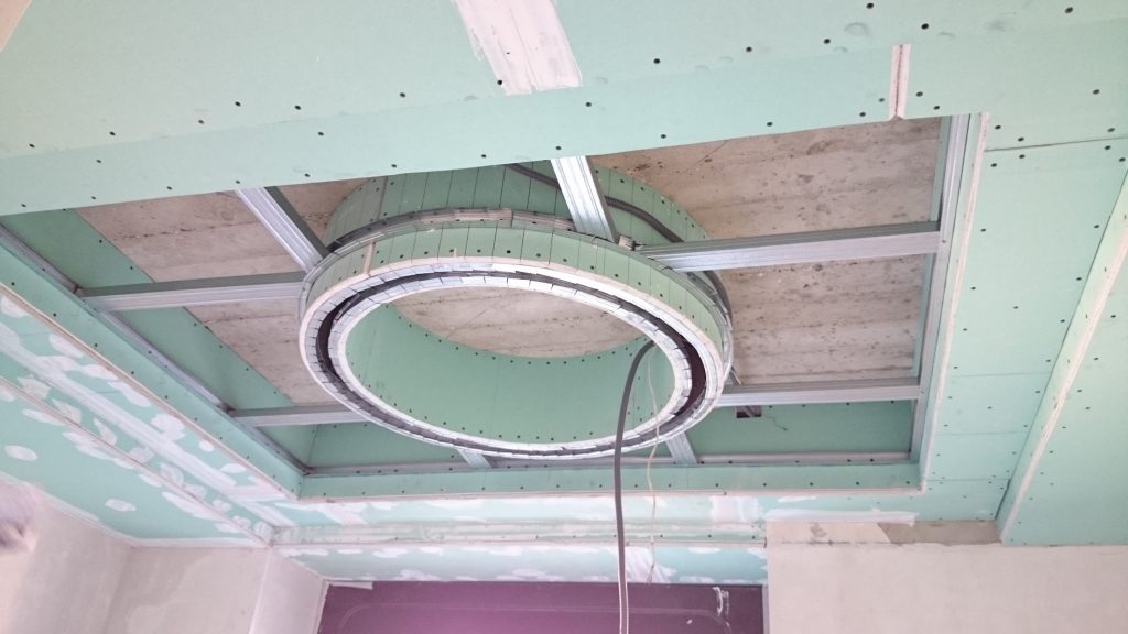 Установка двухуровневого потолка из гипсокартона