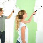 Краска для стен в квартире: критерии выбора, разновидности, рейтинг лучших производителей