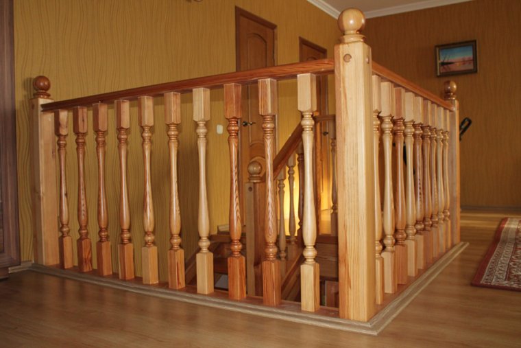 Какие бывают балясины для лестницы из дерева?