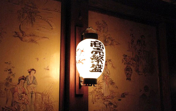 светильник в японской спальне