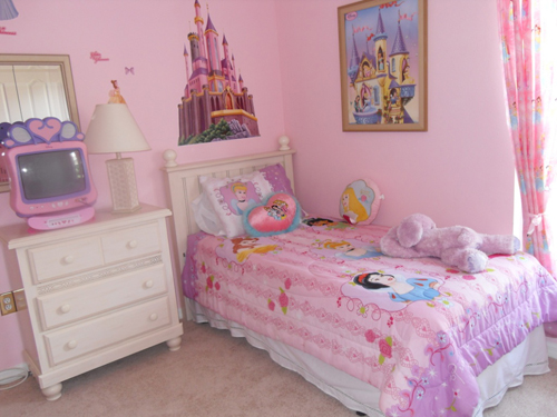 Интерьер детской комнаты принцессы на тему сказки "Белоснежка и семь гномов"