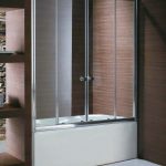 Фото 85: Распашные стеклянные шторы для ванной