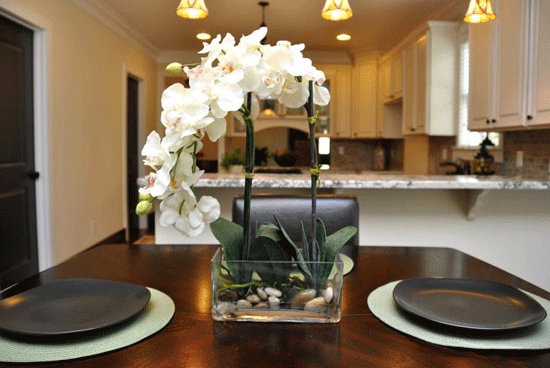 Орхидеи как украшение для стола