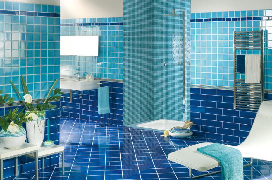 Бирюзово-сине-голубая ванная