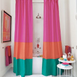 Фото 11: Яркие шторы для ванной
