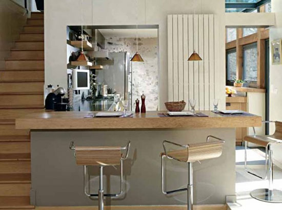 Высота барной стойки и стульев на кухне может меняться