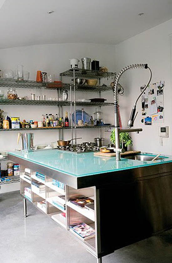 Кухня в стиле техно обычно переполнена различными приборами
