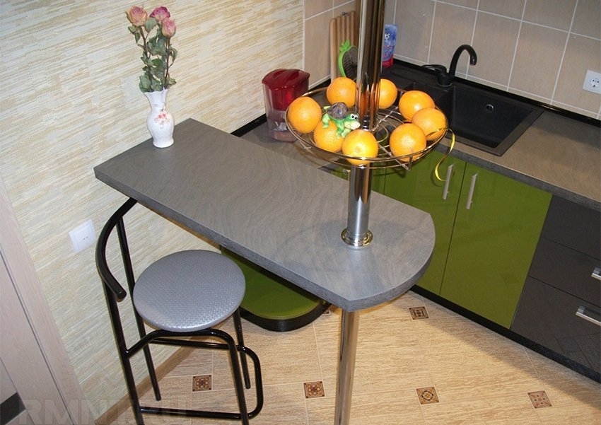 Обеденный стол — барная стойка для маленькой кухни