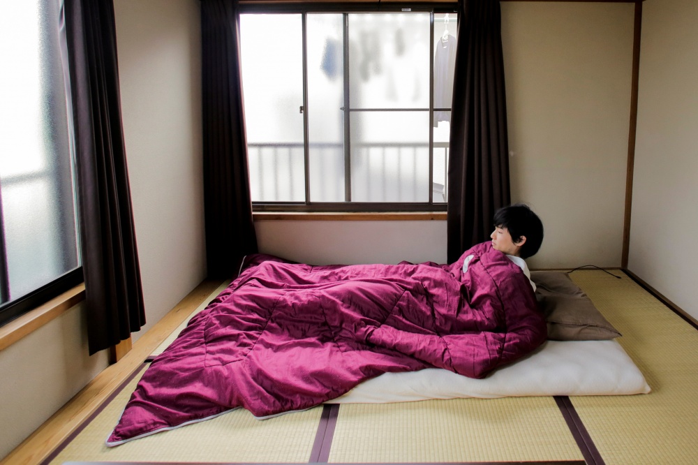 Спальня в стиле утрированного японского минимализма
