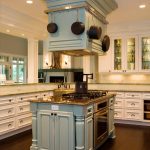 Фото 43: Дизайн островной кухонной вытяжки