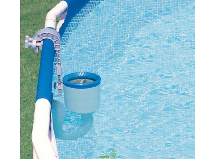 Скиммерный бассейн оснащается специальным устройством для очистки воды