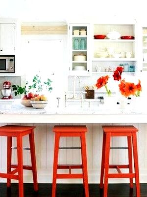 Барная стойка для кухни фото с красными стульями
