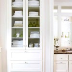 Фото 17: Белая встроенная кухня