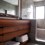 Фото 20: Деревянный кафель для ванной комнаты