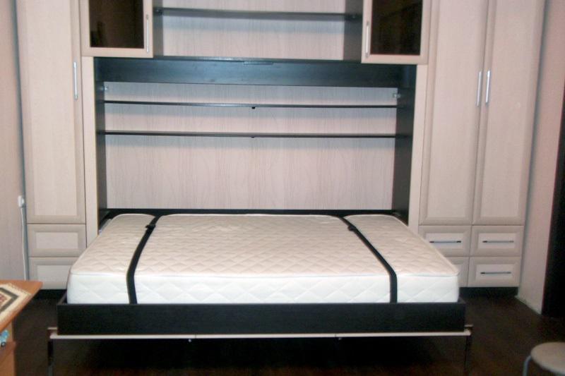 Диван-кровать белого цвета