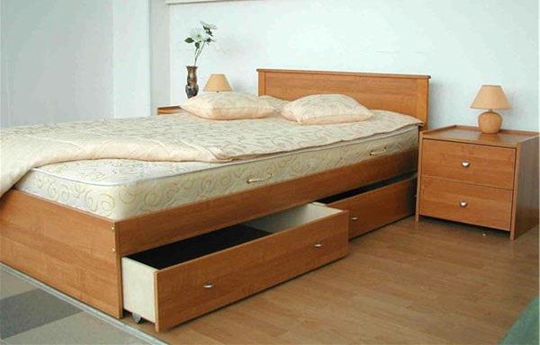Кровать с встроенными ящиками
