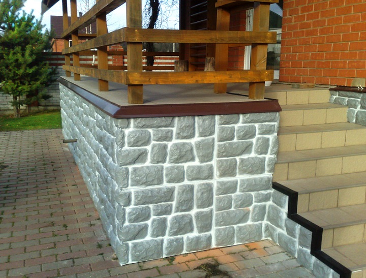 Akrylátové soklové panely mají lepší výkon než jejich vinylové protějšky