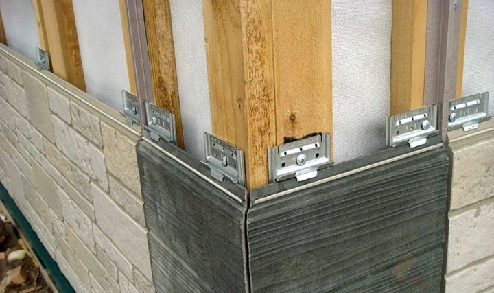 Vláknocementové soklové panely jsou zdobeny fotokeramikou nebo trojrozměrným vzorem