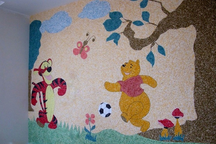 Декорирование жидкими обоями с рисунком стен детской комнаты