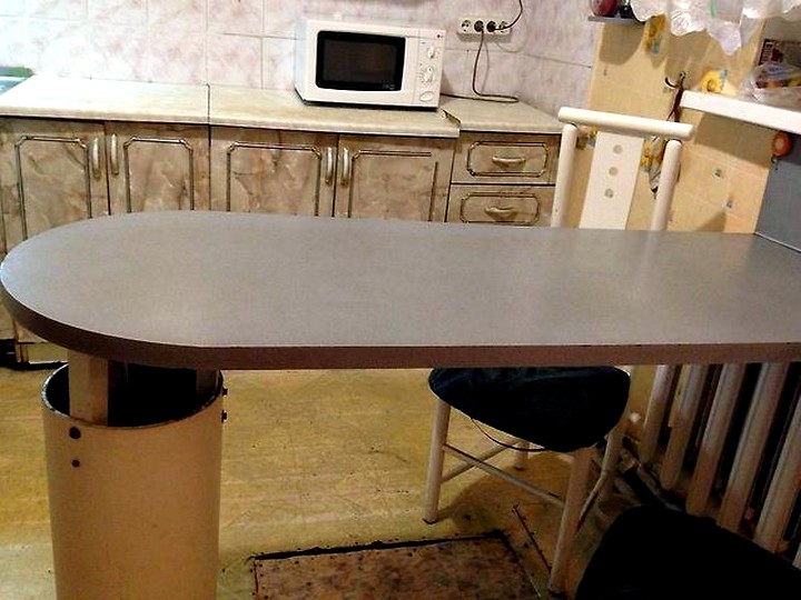 пристенный кухонный стол овальный