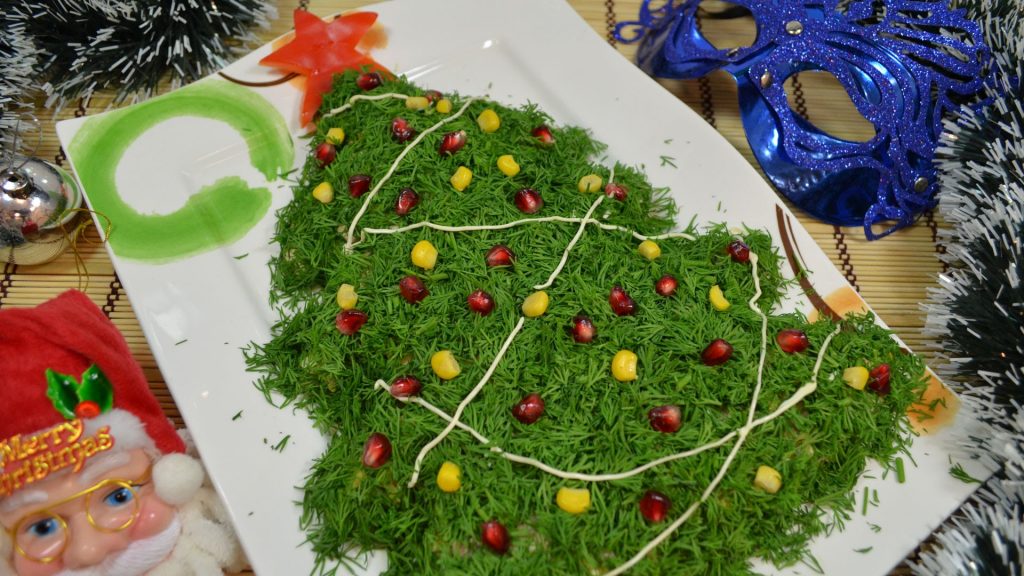 11 пошаговых уроков, как можно празднично оформить салаты