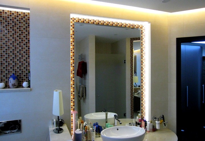 Как монтировать зеркало с подсветкой