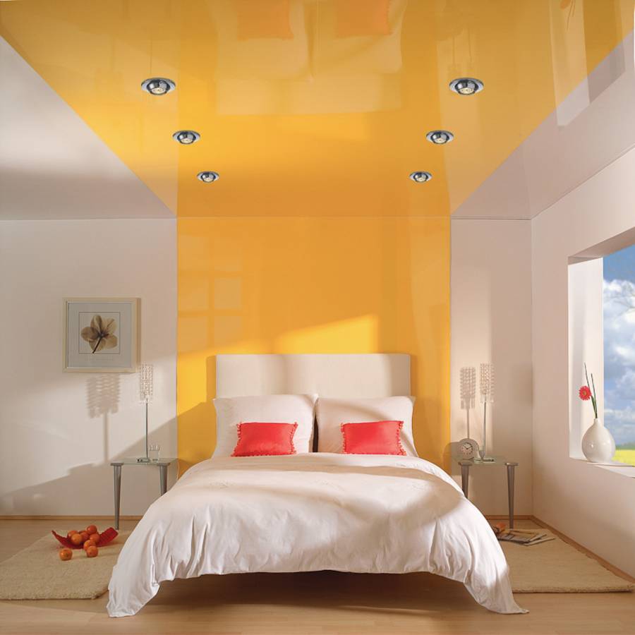 Выделение зоны сна с помощью цвета стен и потолка