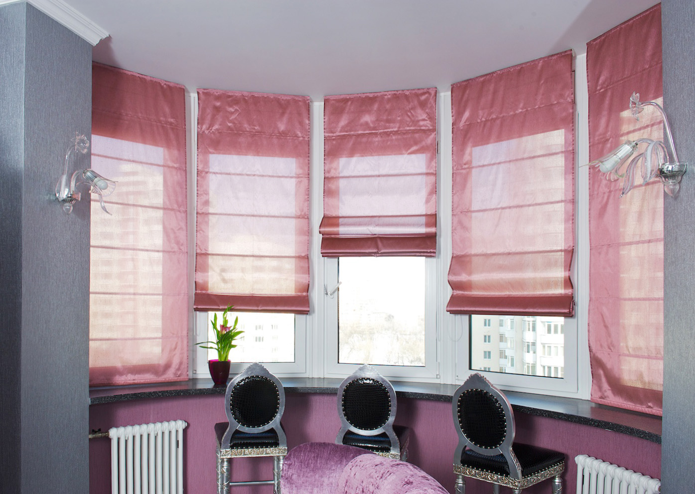 Розовые римские шторы