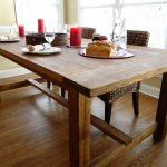 Фото 40: Деревянный стол на кухне