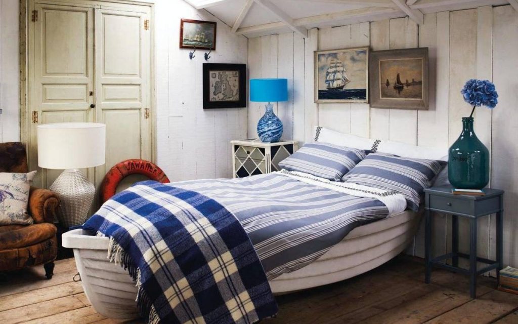 Кровать-лодка в морском стиле