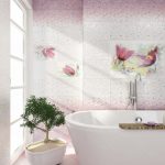 Фото 38: Плитка с цветочным рисунком в ванной