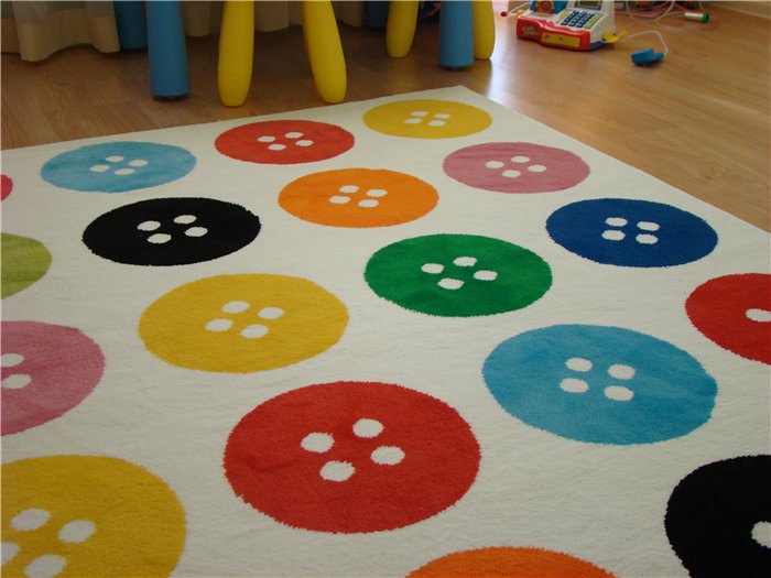 Игра с ковриком с кругами. Ковер твистер. Твистер коврик для детей. Коврик для твистера. Игра на ковре с кругами.