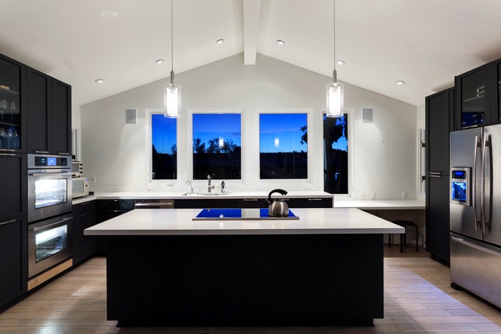 Дизайн потолка на кухне (21)