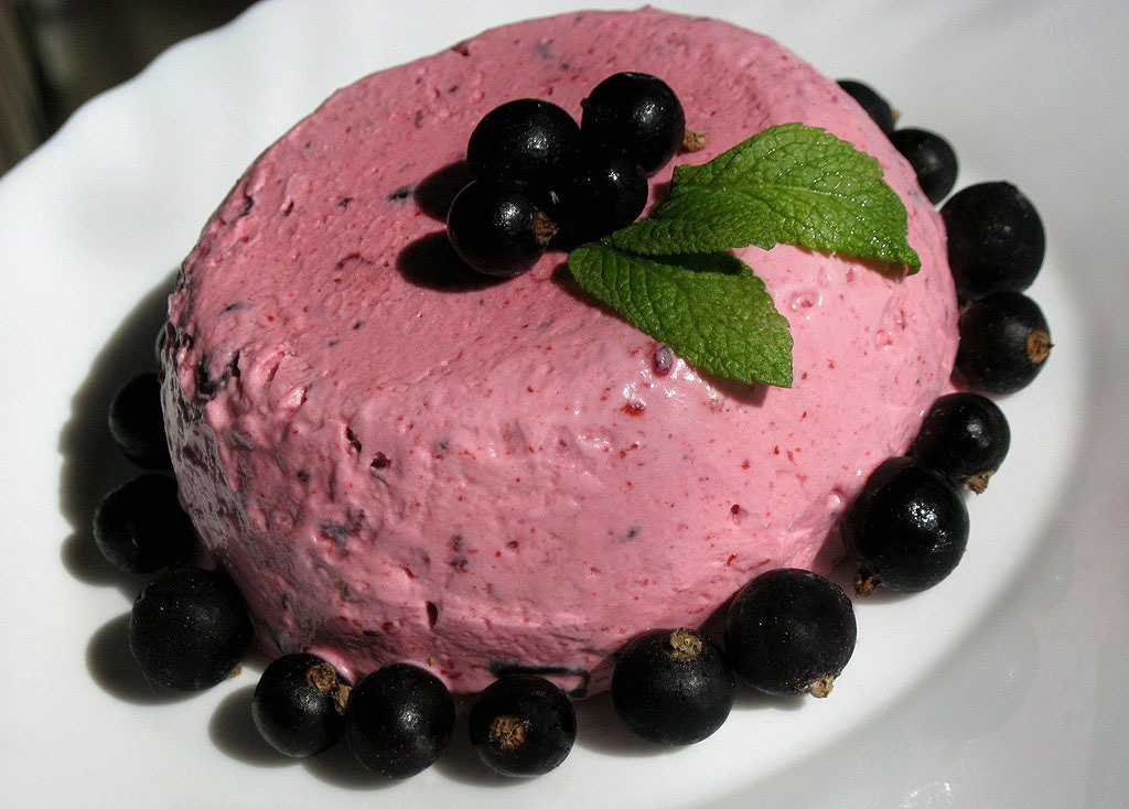Какой можно приготовить десерт из черной смородины