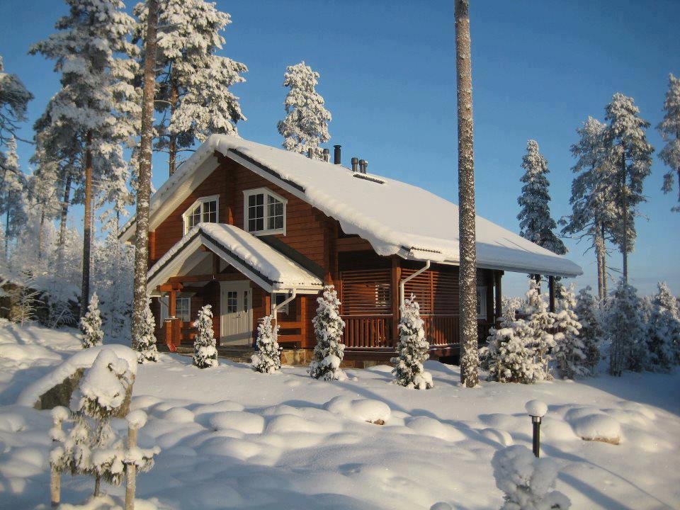 Деревянные дома зимой