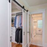 Фото 60: Раздвижные двери в гардеробную