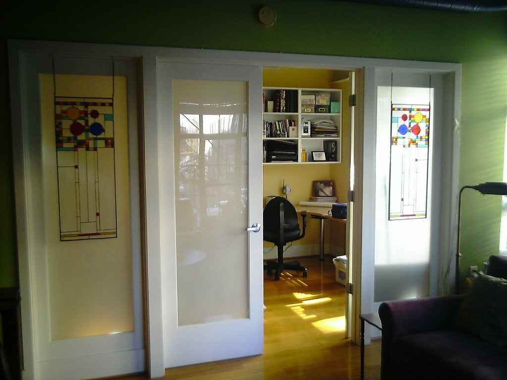 Раздвижные двери в маленькой квартире