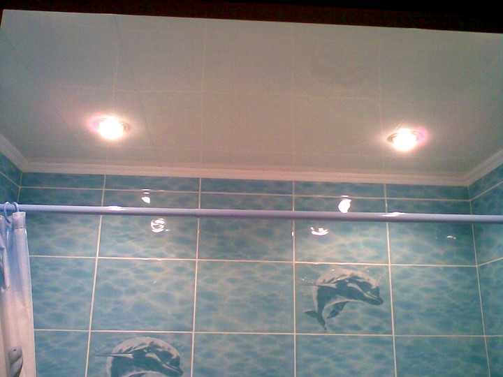 Пластиковые потолки в ванной (3)