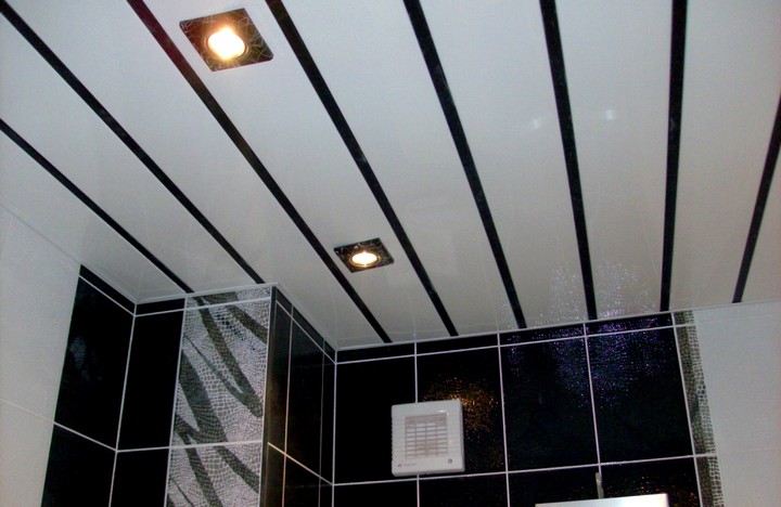 Пластиковые потолки в ванной (6)