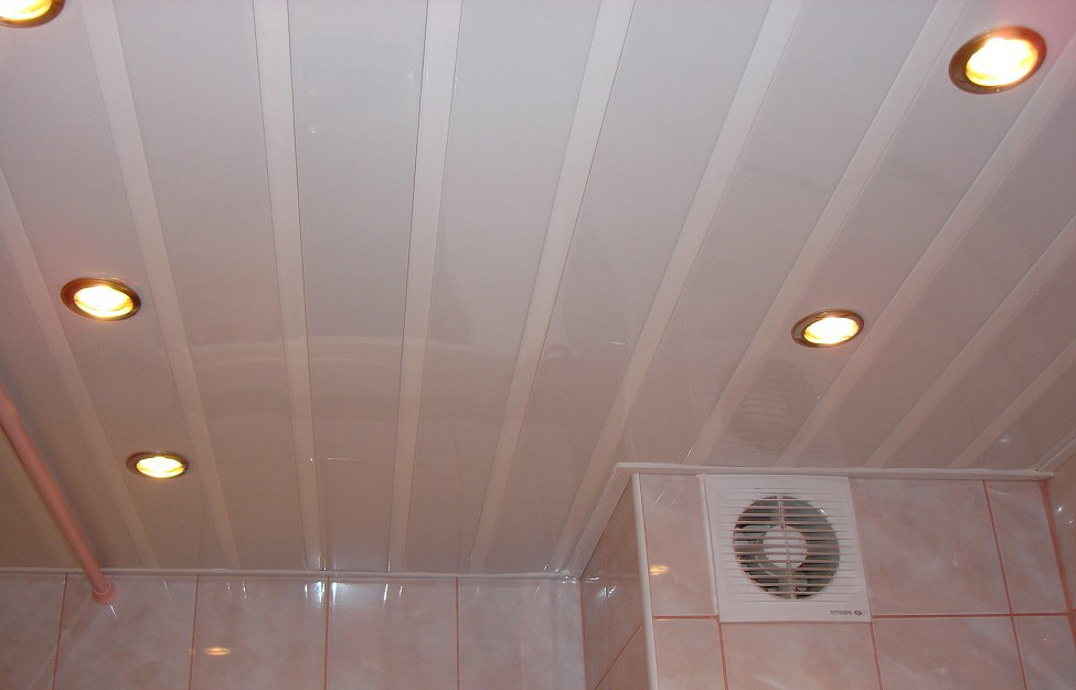 Подвесной потолок из панелей ПВХ
