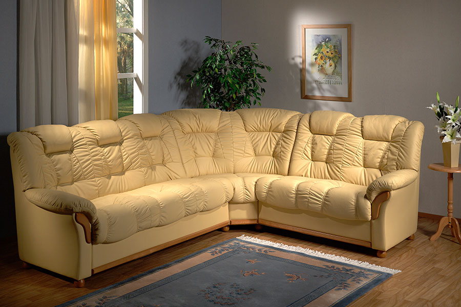 Удобный кожанный диван